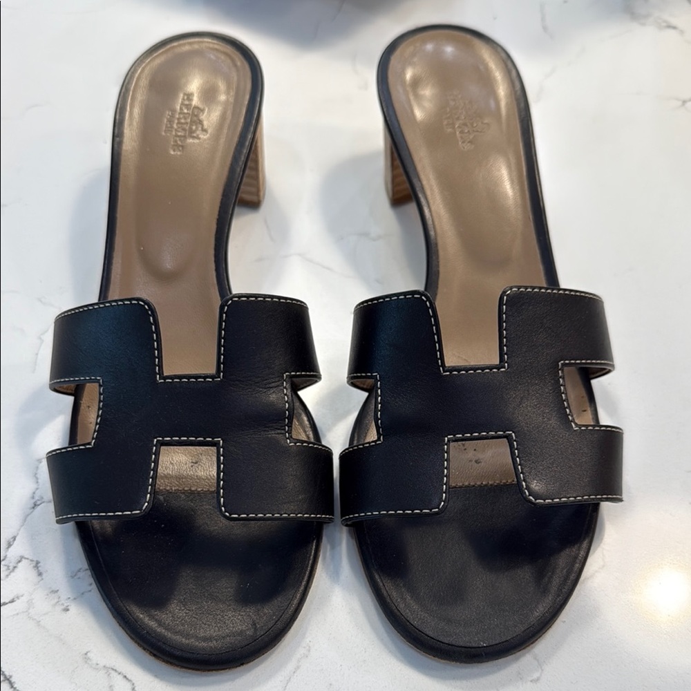 Hermes Elegant Black Leather Women's Slide Sandals